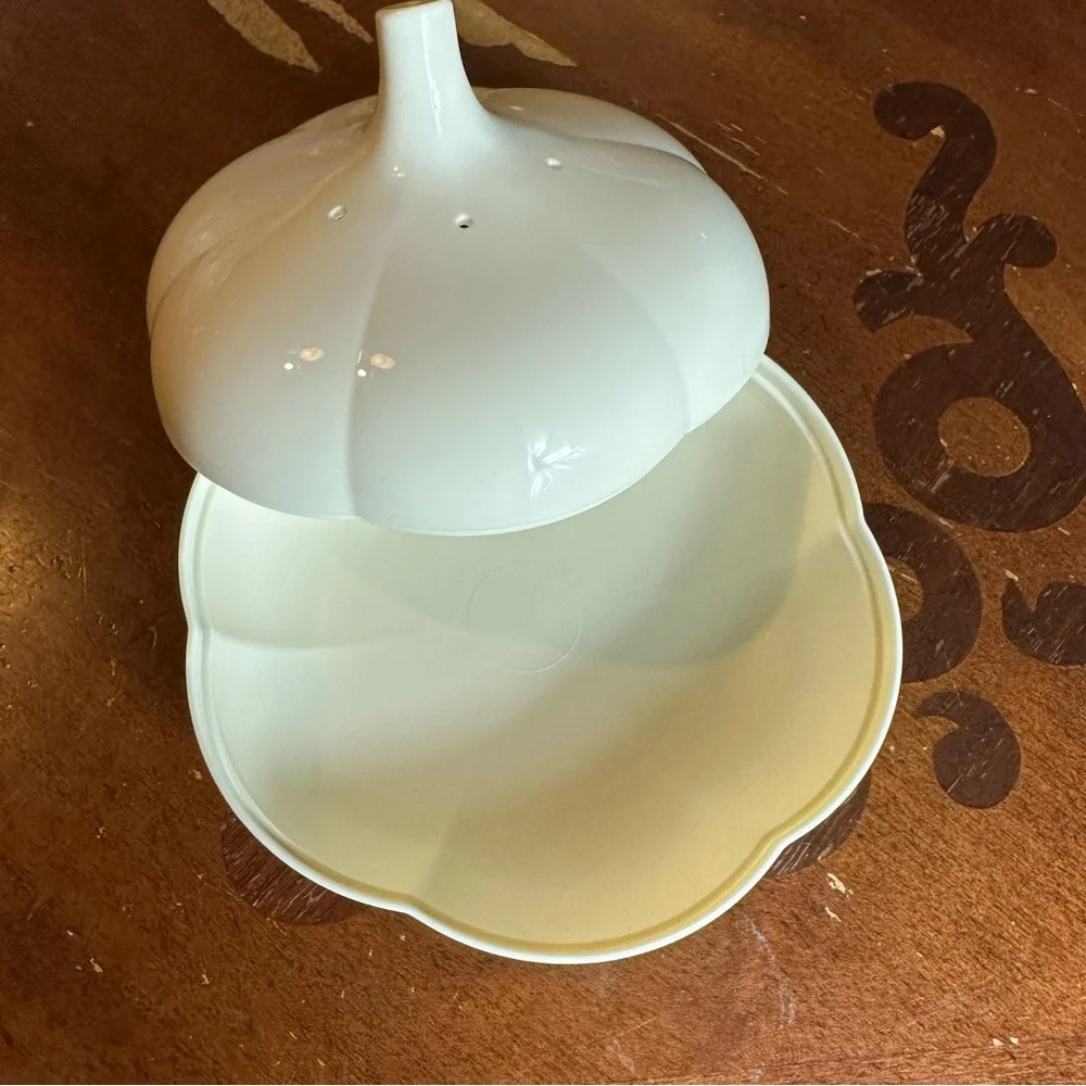 Tupperware Veggie Keeper Garlic - Picture 3 of 4